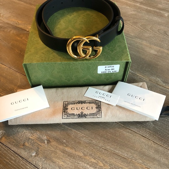 Women’s new in box Gucci belt. Black leather with gold-color double GG buckle. - Picture 3 of 10